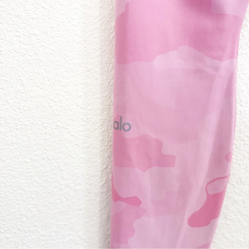 Alo Yoga High Waist Vapor Legging in Ballet Milk Pink Camouflage Women’s Size M
